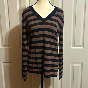 Jones New York Women’s V Neck Striped sweatshirt Size XL Like new condition